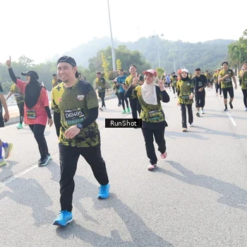 Runner Photo 6930005