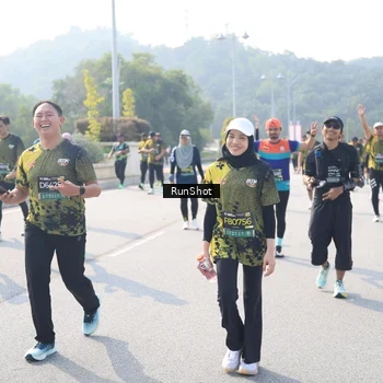 Runner Photo 6930022