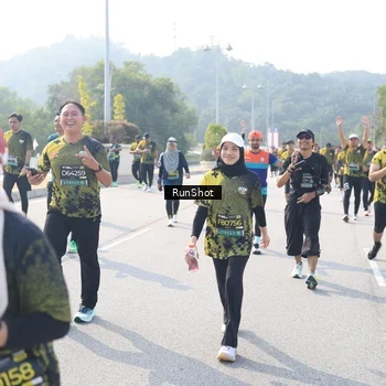 Runner Photo 6930025