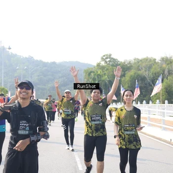 Runner Photo 6930033