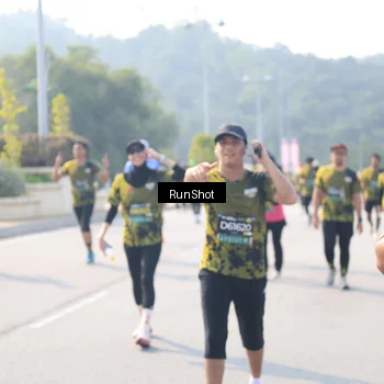 Runner Photo 6930068
