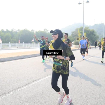Runner Photo 6930103