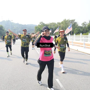 Runner Photo 6930117