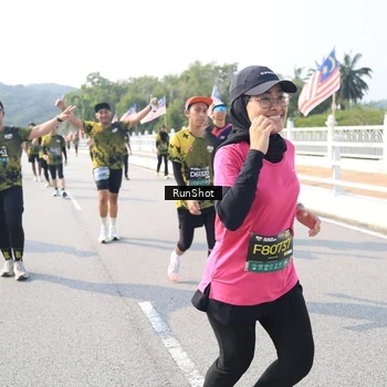 Runner Photo 6930124