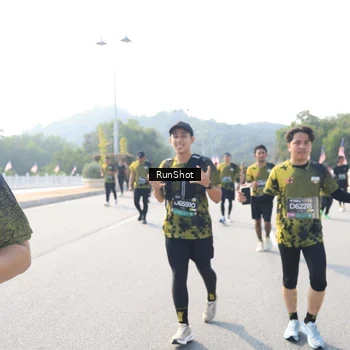 Runner Photo 6930172