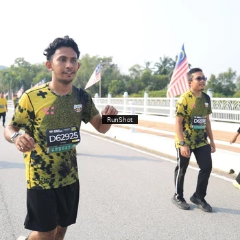 Runner Photo 6930189