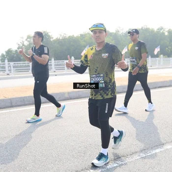Runner Photo 6930274