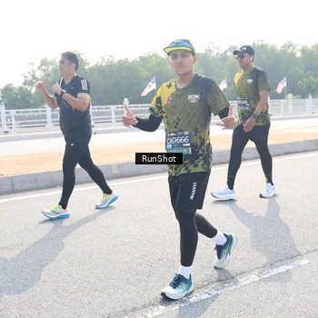 Runner Photo 6930281