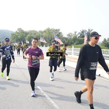 Runner Photo 6930302