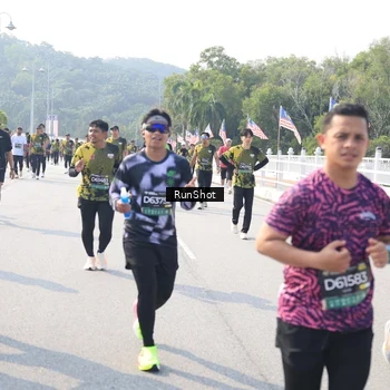 Runner Photo 6930304