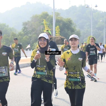 Runner Photo 6930309