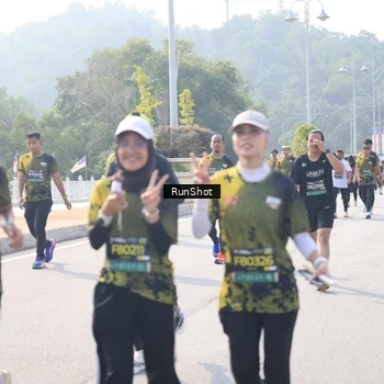 Runner Photo 6930311