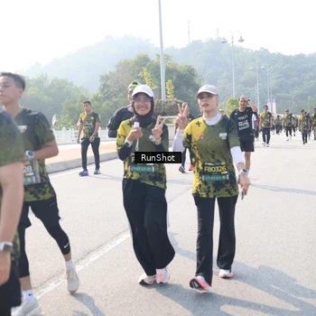 Runner Photo 6930312