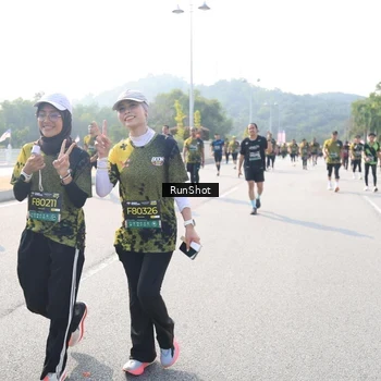 Runner Photo 6930324