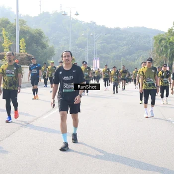Runner Photo 6930331