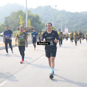Runner Photo 6930333