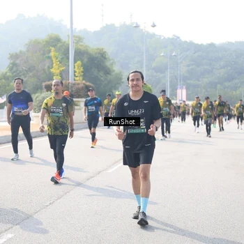Runner Photo 6930335