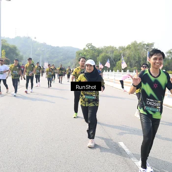 Runner Photo 6930373