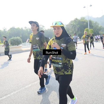Runner Photo 6930923