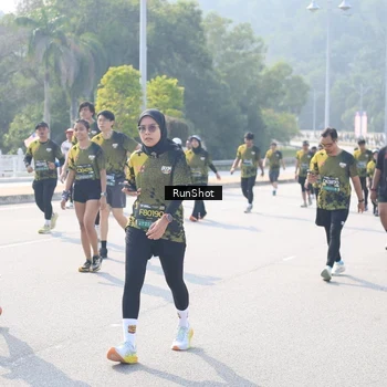 Runner Photo 6931116