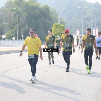 Runner Photo 6931716