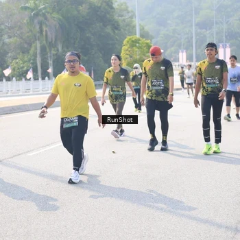 Runner Photo 6931719
