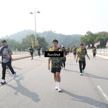 Runner Photo 6932000