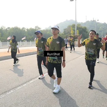 Runner Photo 6932042