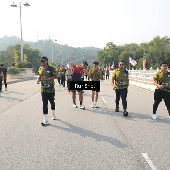 Runner Photo 6932051