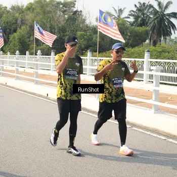 Runner Photo 6932098