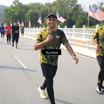 Runner Photo 6932100