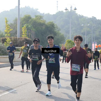 Runner Photo 6932341
