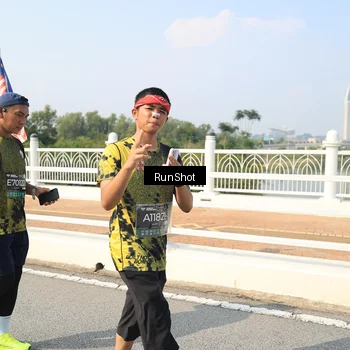 Runner Photo 6932359
