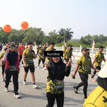Runner Photo 6932543