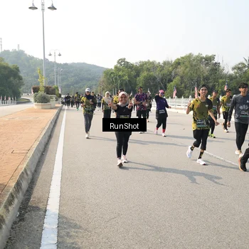 Runner Photo 6932592