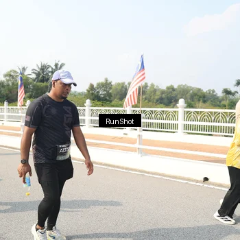 Runner Photo 6933005