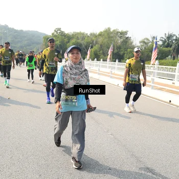 Runner Photo 6933042