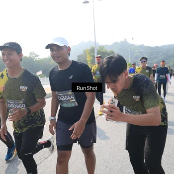 Runner Photo 6933143