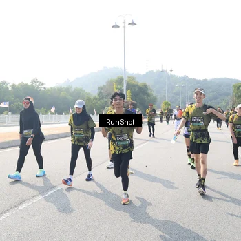 Runner Photo 6933679
