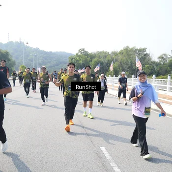 Runner Photo 6933759
