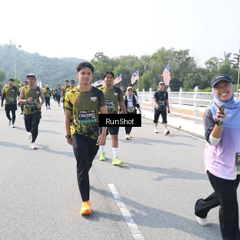 Runner Photo 6933764