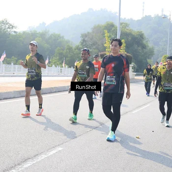 Runner Photo 6933771