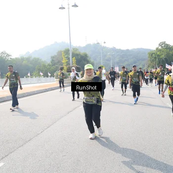 Runner Photo 6935015