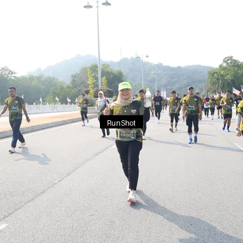Runner Photo 6935019