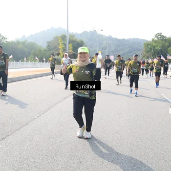 Runner Photo 6935022
