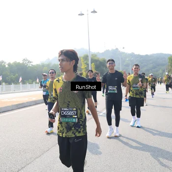 Runner Photo 6935072
