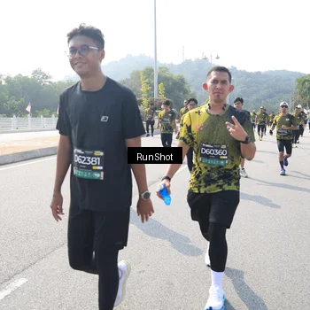 Runner Photo 6935090