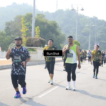 Runner Photo 6935343