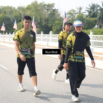 Runner Photo 6935624