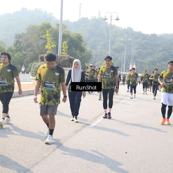 Runner Photo 6935696